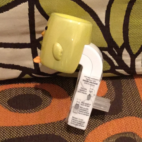 NWT 🐣 Bath and Body Works Easter Chick Wallflower Plug - Picture 3 of 8